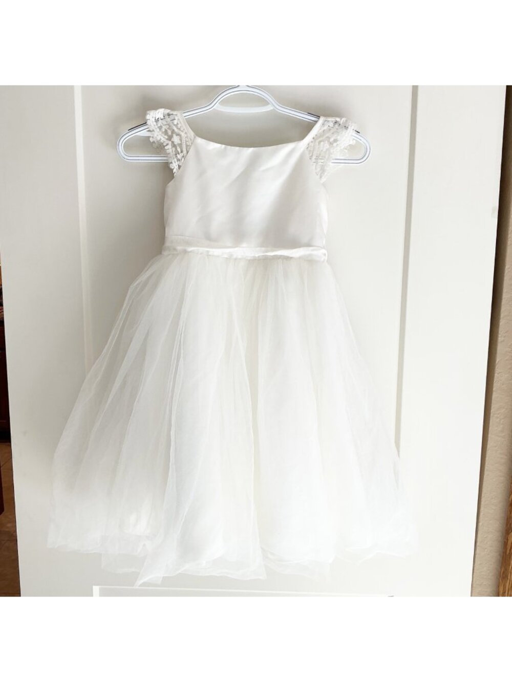 Davids Bridal Ivory Flower Girl Dress With Lace Cap Sleeves & Tulle Skirt Size 5 - Picture 1 of 10